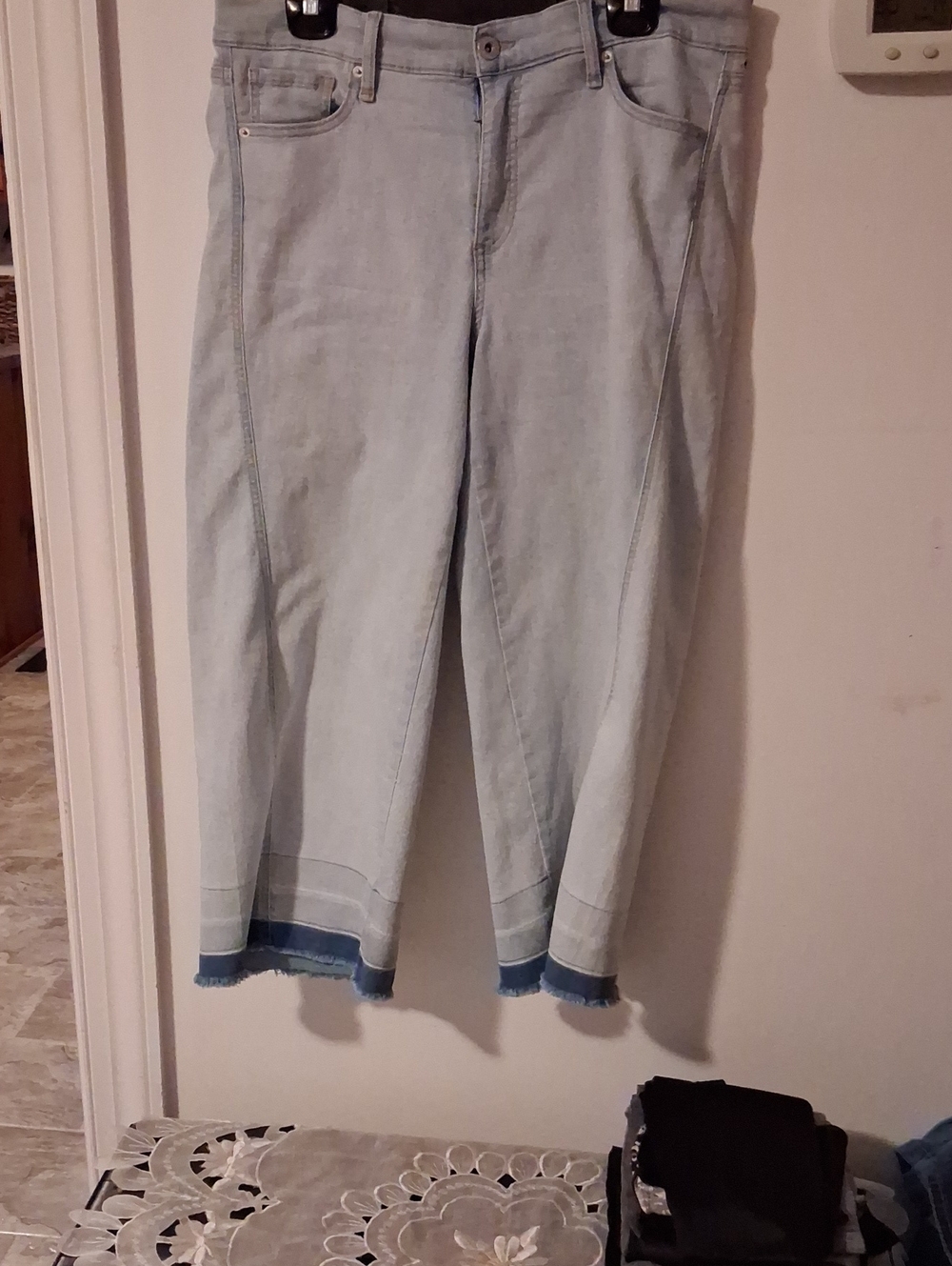 Jessica Simpson Light Wash Wide Leg Cropped Jeans